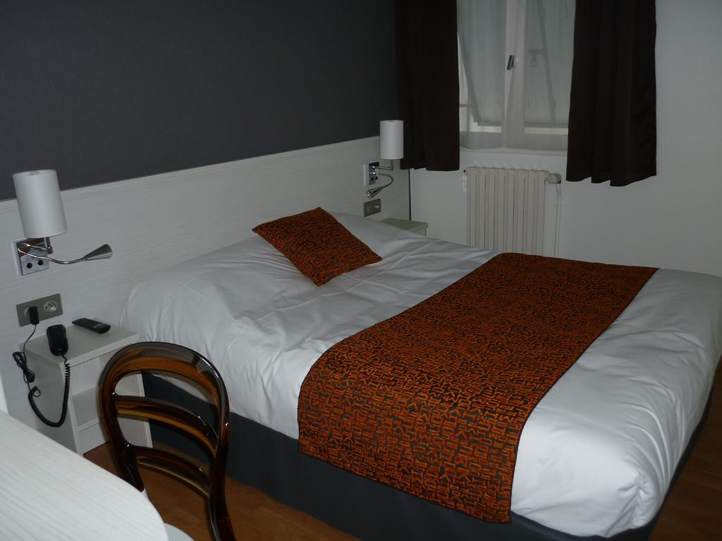 Contact Hotel Du Cerf 查塔奥贡泰 客房 照片