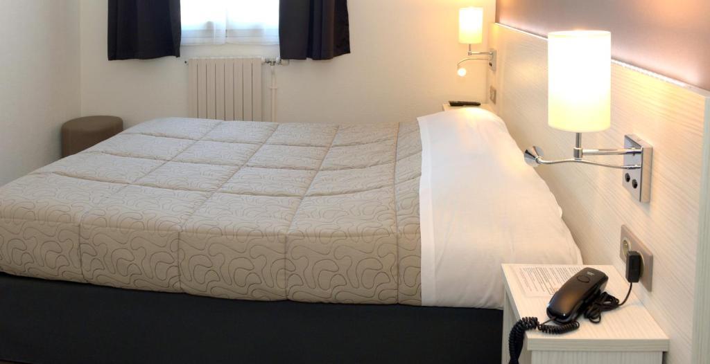 Contact Hotel Du Cerf 查塔奥贡泰 客房 照片